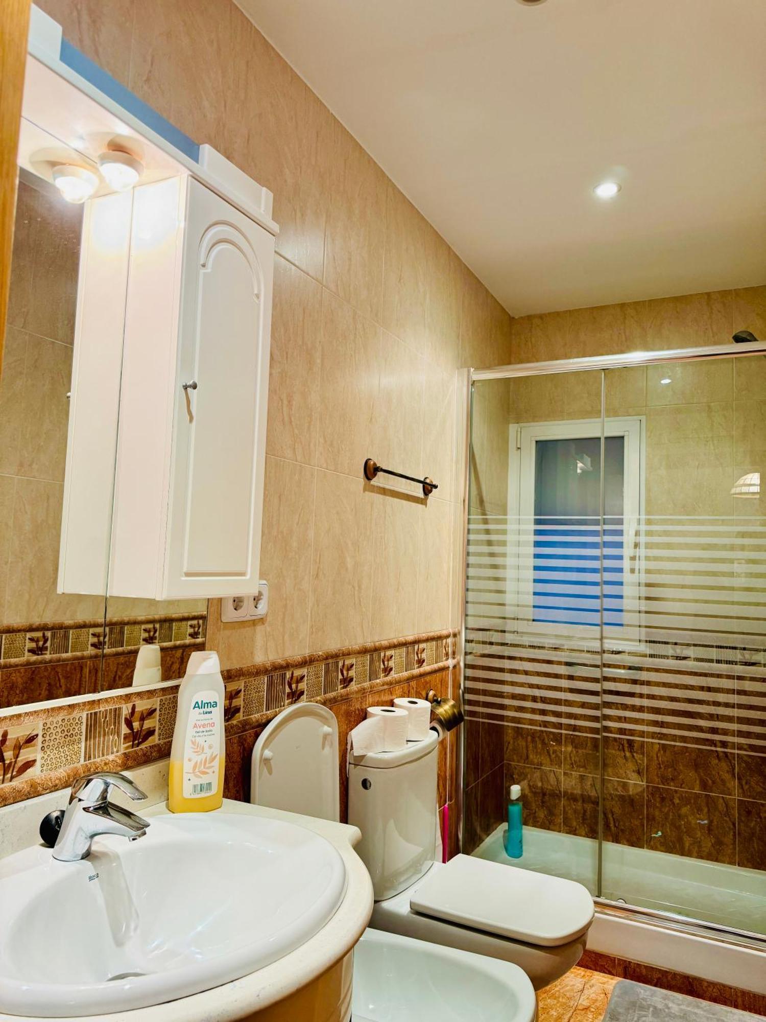 Pisos Familiares Barajas Apartment มาดริด ภายนอก รูปภาพ